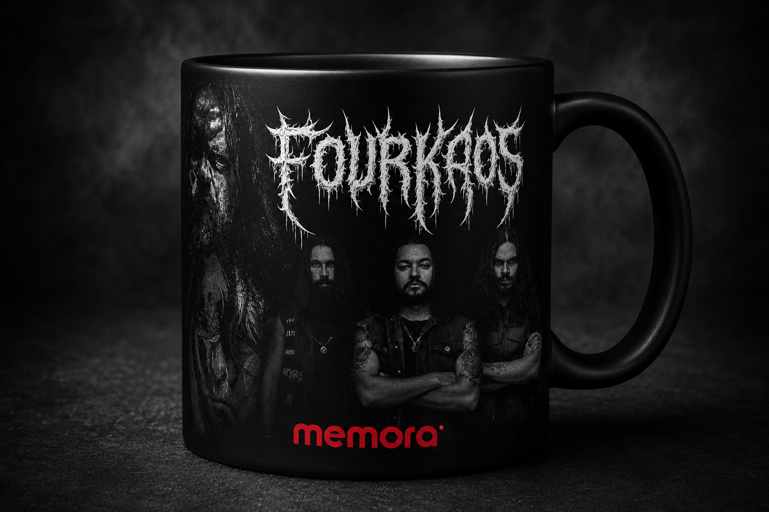 Caneca Memora Fourkaos #1 preta, segunda arte